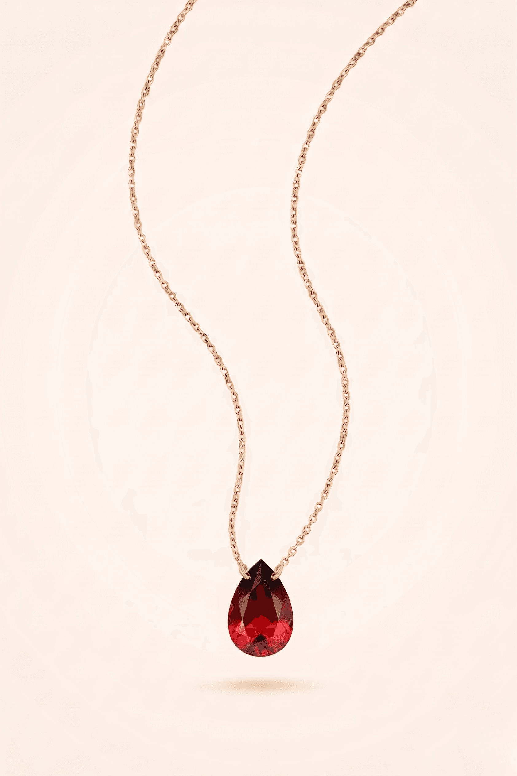 Royal Garnet Crimson Petal kolye
